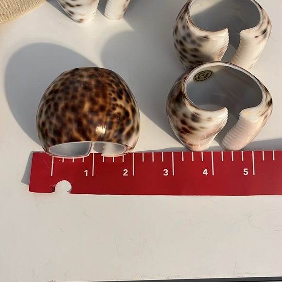 NWOT  Vintage VERY UNIQUE SHELL NAPKIN RINGS - Picture 4 of 4